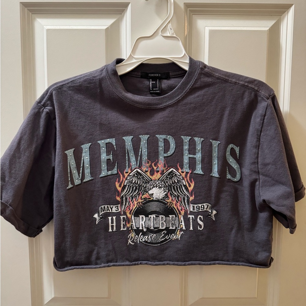 Forever 21 Charcoal Memphis Heartbeats Graphic Cropped Tee with Teal Accents